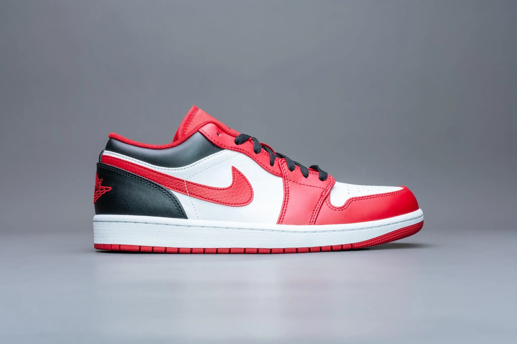 Air Jordan 1 Low Bulls