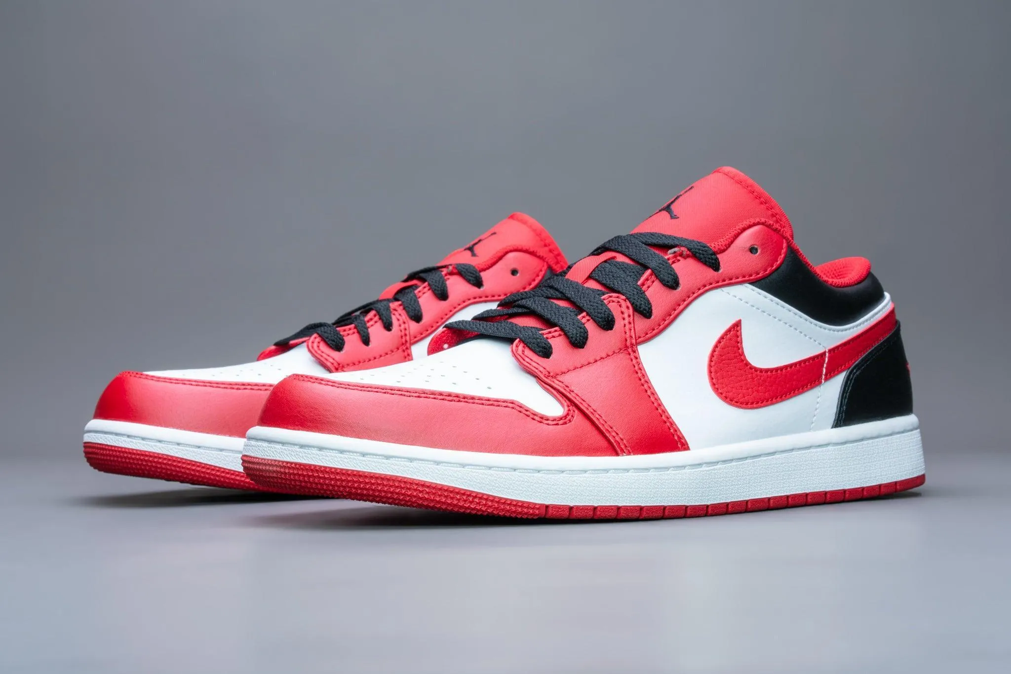 Air Jordan 1 Low Bulls